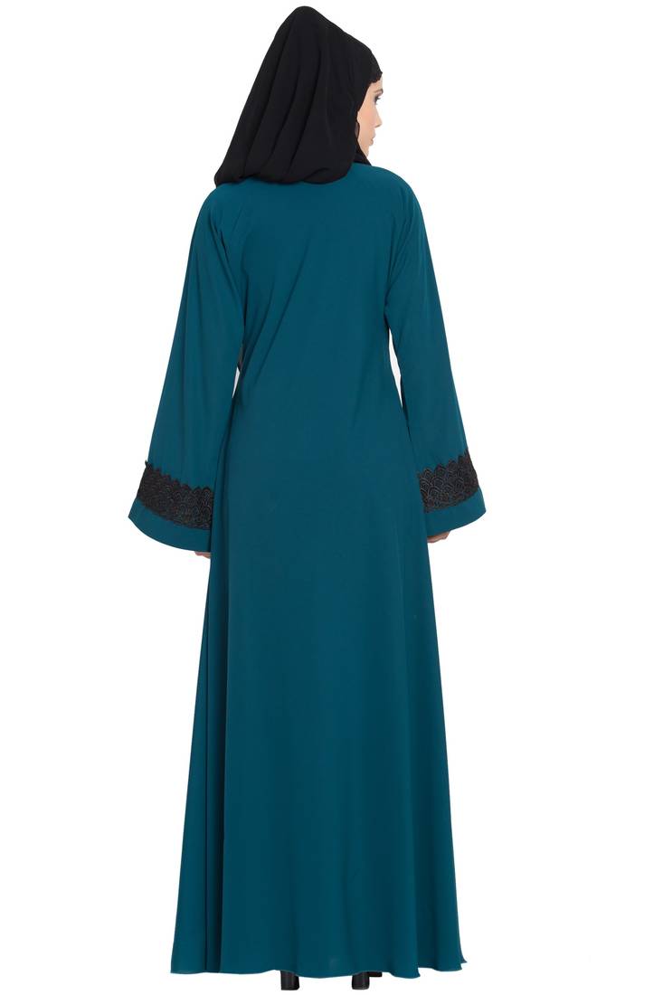 Fatima - Elegante Abaya met Paraplu-Snit en Kantwerk op Mouwen