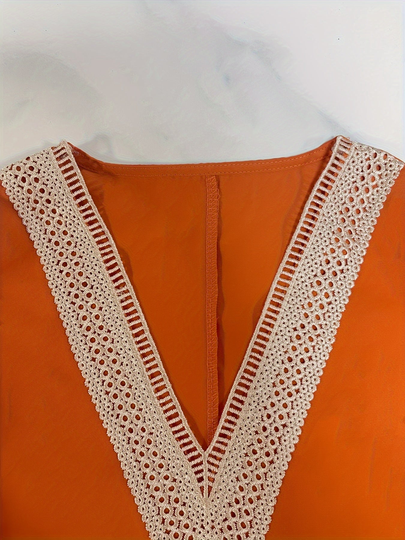 Aurora - Oranje kanten V-hals blouse