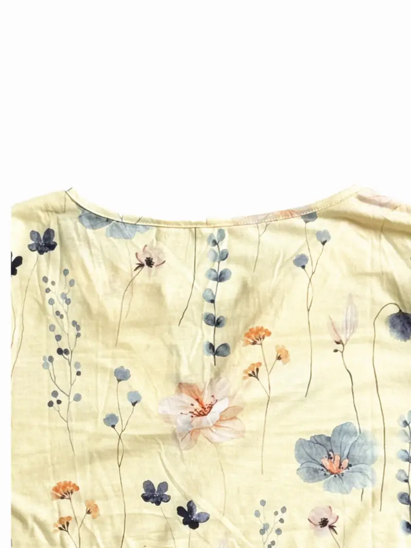 Bianca - Bloemenprint T-shirt met Knoopjes