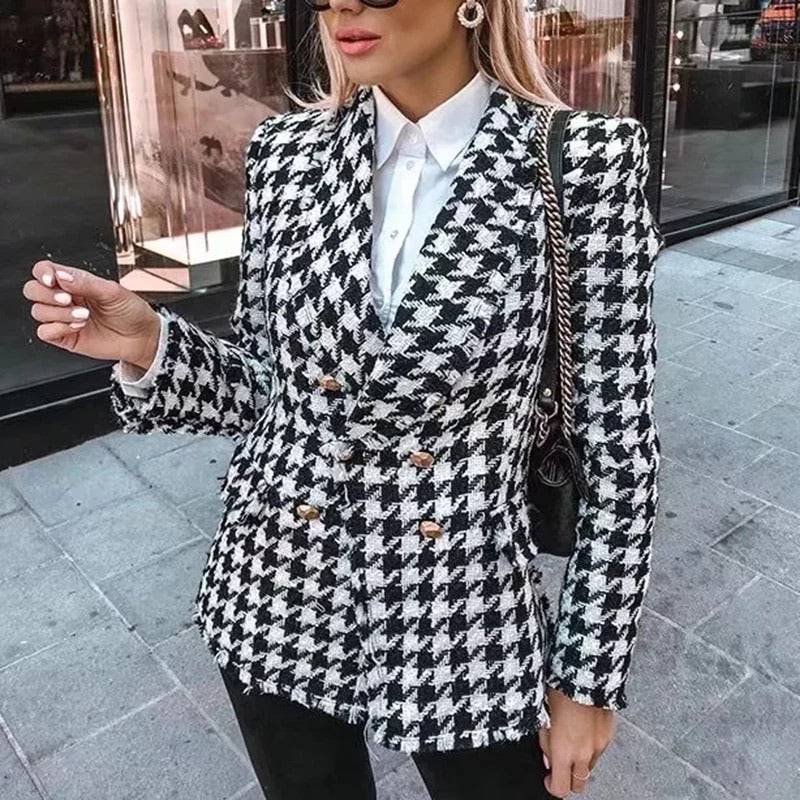 Angelien - zwart-witte blazerjas in houndstooth met gouden knopen